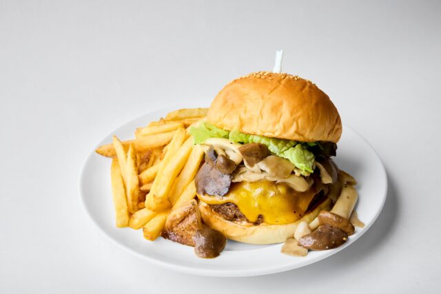 Bubby's マッシュルームチーズバーガー